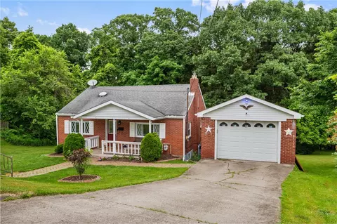 160 Jefferson Dr, New Kensington, PA 15068