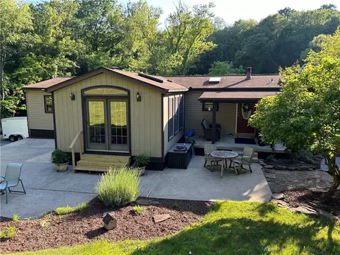 140 Willow Rd, Apollo, PA 15613 photo 2