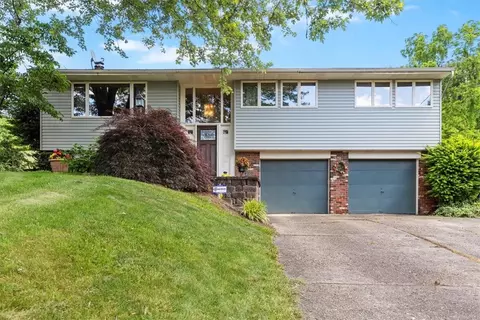 2711 Carmelita Dr, Pittsburgh, PA 15241