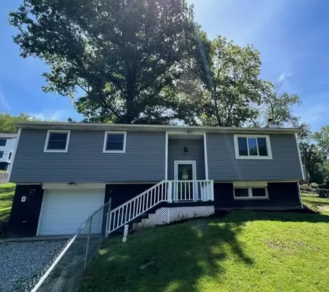 8 Bishop Aly, Cecil, PA 15321