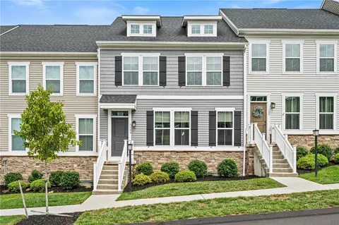 105 Moyer Hill Dr, Cranberry Township, PA 16066
