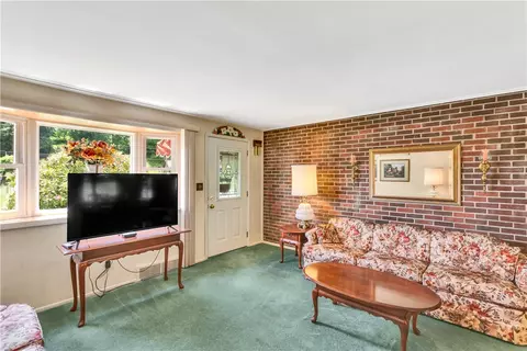 511 Semple Dr, Irwin, PA 15642 photo 5