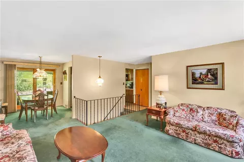 511 Semple Dr, Irwin, PA 15642 photo 4