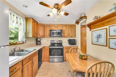 511 Semple Dr, Irwin, PA 15642 photo 6