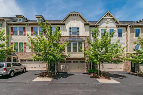 893 Beacon Ln, Pittsburgh, PA 15237