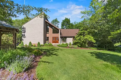 3934 Summers Dr, Allison Park, PA 15101