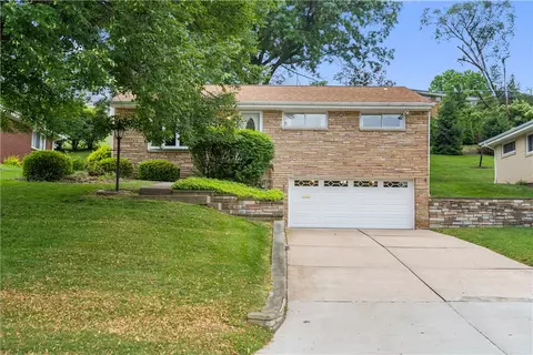 4786 Sherwood Dr, Pittsburgh, PA 15236