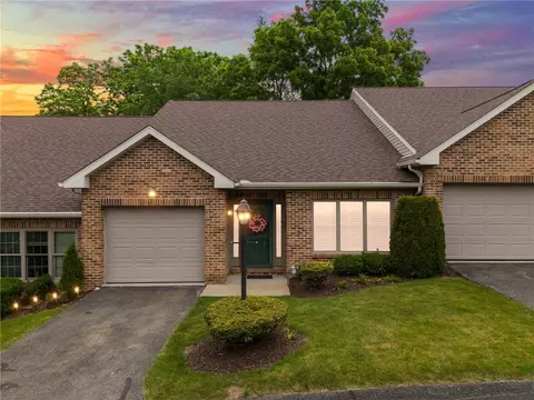 114 Willow Ln, Houston, PA 15342