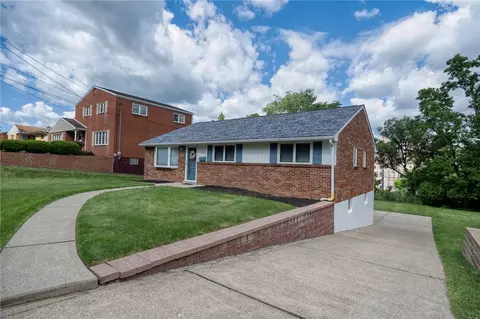 121 Spartan Dr, Bethel Park, PA 15102