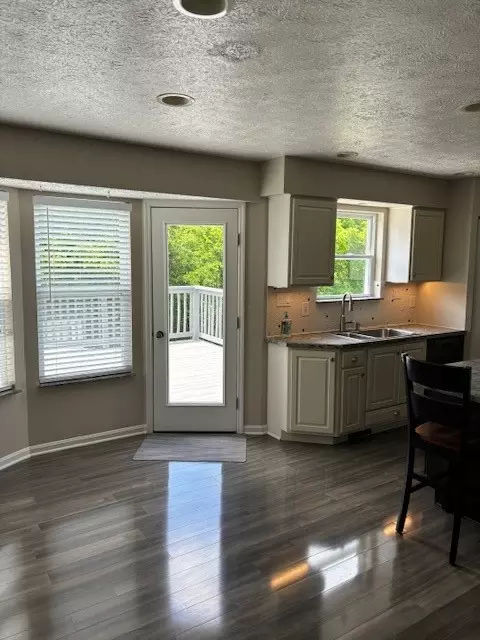 Kitchen - 408 Kingsbrook Dr, Mcdonald, PA 15057 photo 1 of 3