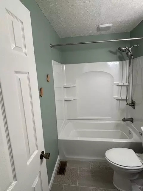 Bath - 408 Kingsbrook Dr, Mcdonald, PA 15057 photo 4 of 5