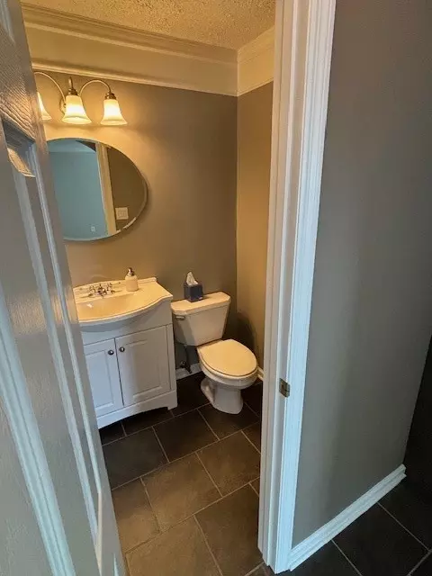 Bath - 408 Kingsbrook Dr, Mcdonald, PA 15057 photo 1 of 5