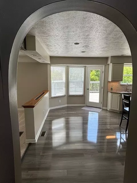 Entry Way - 408 Kingsbrook Dr, Mcdonald, PA 15057 photo 2 of 4
