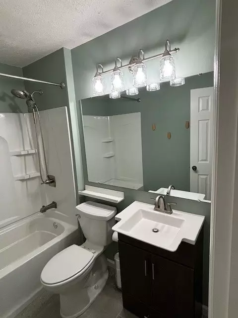 Bath - 408 Kingsbrook Dr, Mcdonald, PA 15057 photo 5 of 5