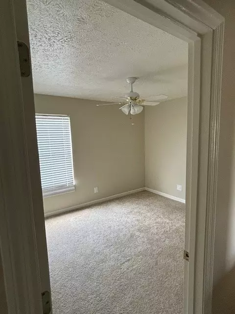 Bedroom - 408 Kingsbrook Dr, Mcdonald, PA 15057 photo 2 of 4