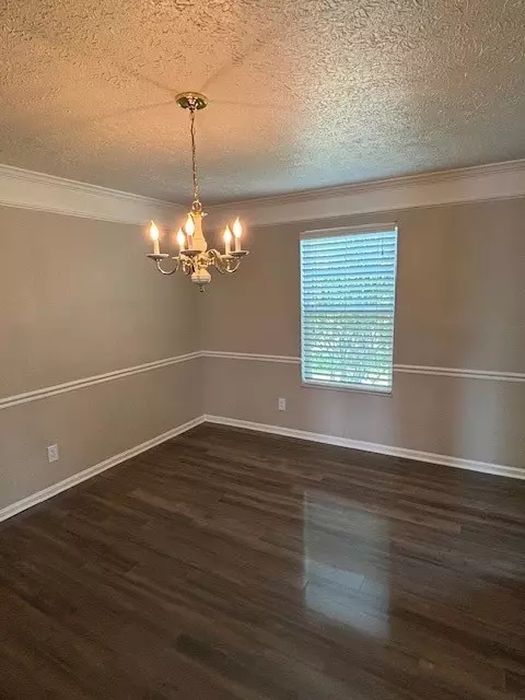 Dining - 408 Kingsbrook Dr, Mcdonald, PA 15057 photo 2 of 2