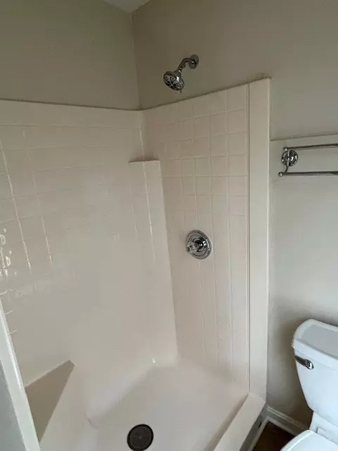 Bath - 408 Kingsbrook Dr, Mcdonald, PA 15057 photo 3 of 5