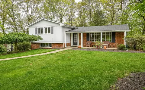 8732 W Barkhurst Dr, Pittsburgh, PA 15237