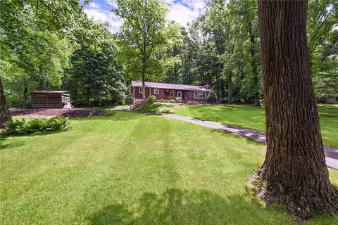 6165 Baker School Rd, Trafford, PA 15085