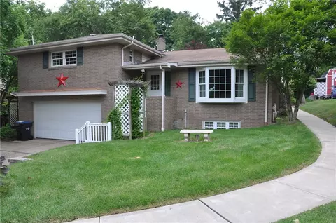 9452 Doral Dr, Pittsburgh, PA 15237