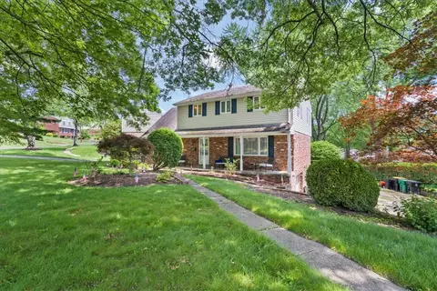 1509 Holly Hill Dr, Bethel Park, PA 15102