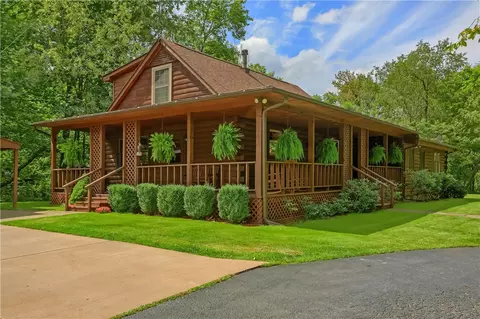 1246 W Lancaster Rd, Harmony, PA 16037