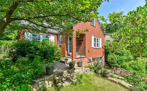 1023 Winterton St, Pittsburgh, PA 15206