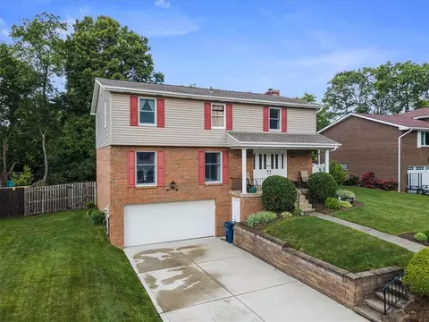 215 Sunrise Dr, Irwin, PA 15642