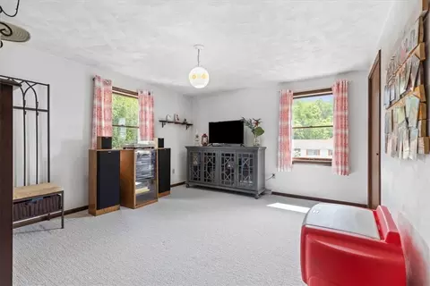 215 Sunrise Dr, Irwin, PA 15642 photo 30