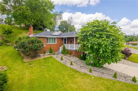 138 Hollywood Dr, Clairton, PA 15025