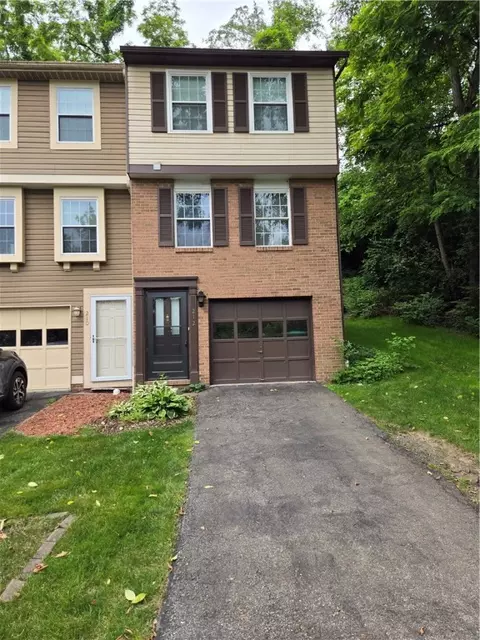 212 W Russets Cir, Bridgeville, PA 15017