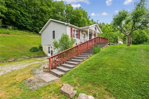 319 Jake Ln, Scottdale, PA 15683