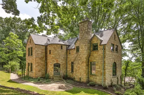 190 Grandview Dr S, Pittsburgh, PA 15215