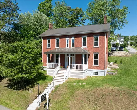 22 Whitaker St, Burgettstown, PA 15021