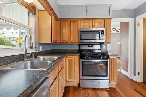 1845 Devonshire Rd, Coraopolis, PA 15108 photo 13