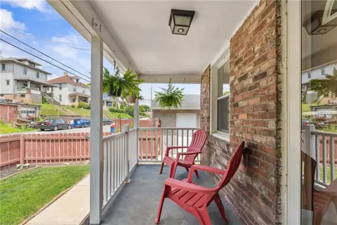 1845 Devonshire Rd, Coraopolis, PA 15108 photo 4