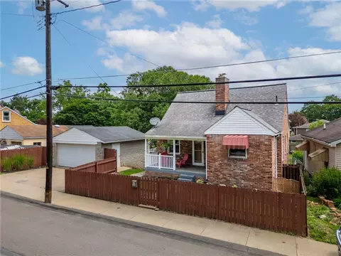 1845 Devonshire Rd, Coraopolis, PA 15108 photo 2