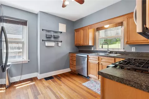 1845 Devonshire Rd, Coraopolis, PA 15108 photo 10
