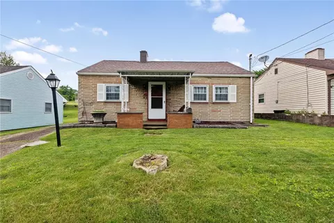 201 Carson St, Springdale, PA 15144