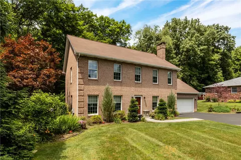 39 Glenbrook, Grove City, PA 16127
