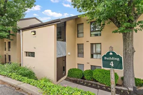2034 Swallow Hill Rd #421, Pittsburgh, PA 15220