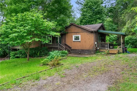 1380 Hooker Rd, Karns City, PA 16041