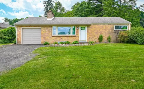 2821 Mount Royal Blvd, Glenshaw, PA 15116