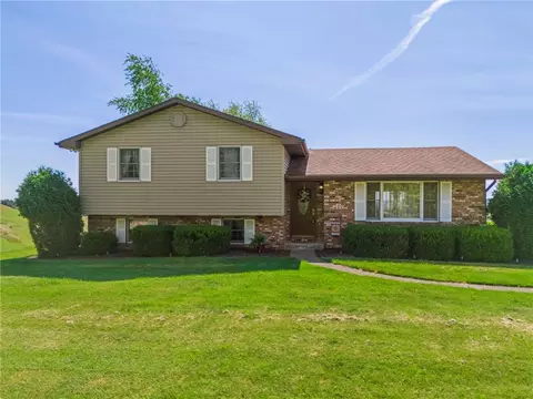 107 Loves Hill Ext, Waynesburg, PA 15370