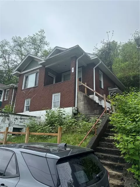 5 Sprague Ave, North Versailles, PA 15137