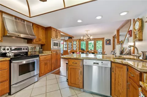 323 Wolfe Ln, Irwin, PA 15642 photo 3
