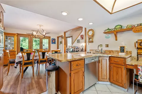 323 Wolfe Ln, Irwin, PA 15642 photo 4