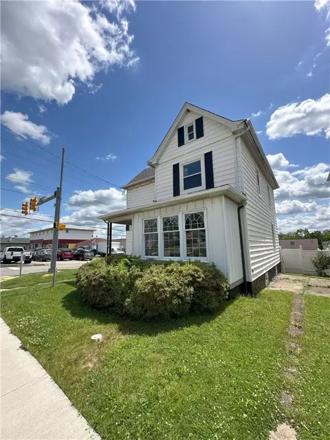 202 S 3rd St, Youngwood, PA 15697