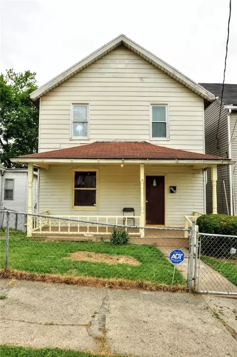 565 Broad St, Washington, PA 15301