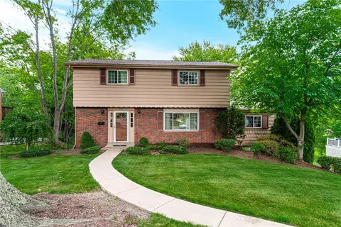404 Woodhaven Dr, Monroeville, PA 15146